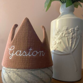 Couronne brodée pour un événement